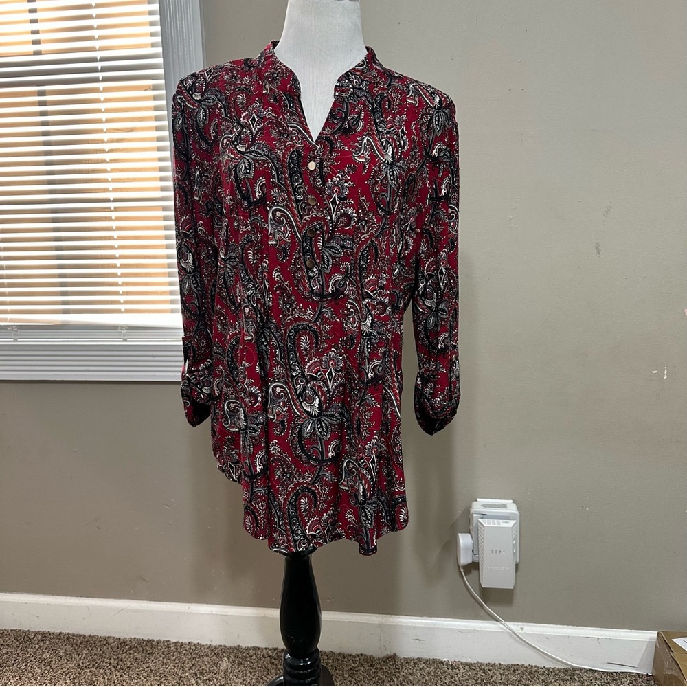 New direction women’s XL 3/4 button sleeve blouse, V-neck red Paisley color